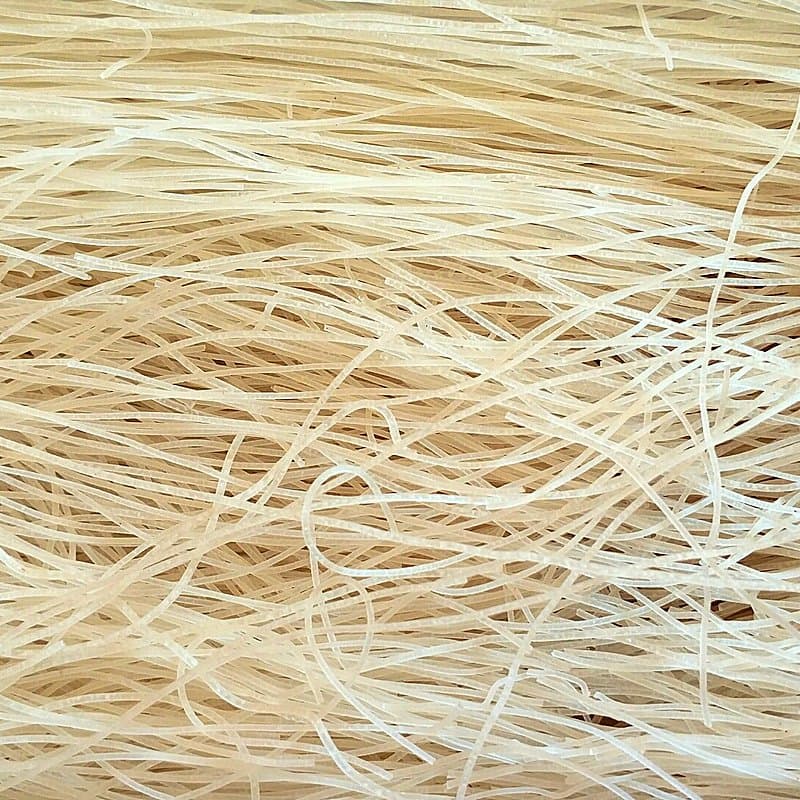 Fine dried vermicelli strands in a loose heap