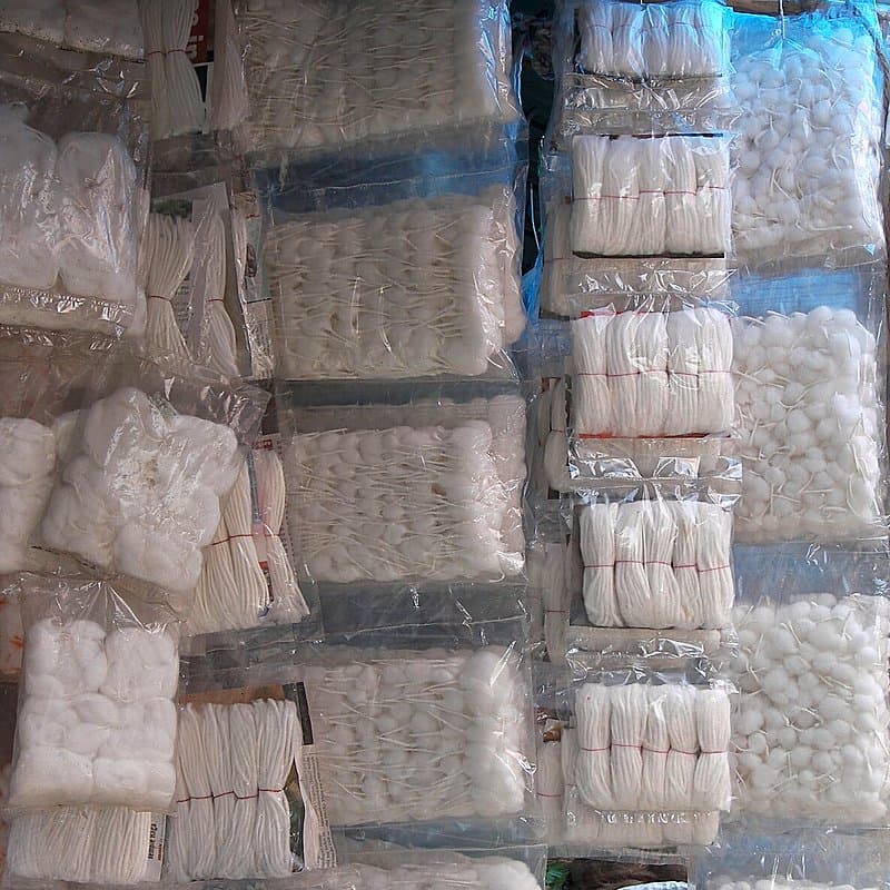 Packed white cotton wicks displayed in clear packets